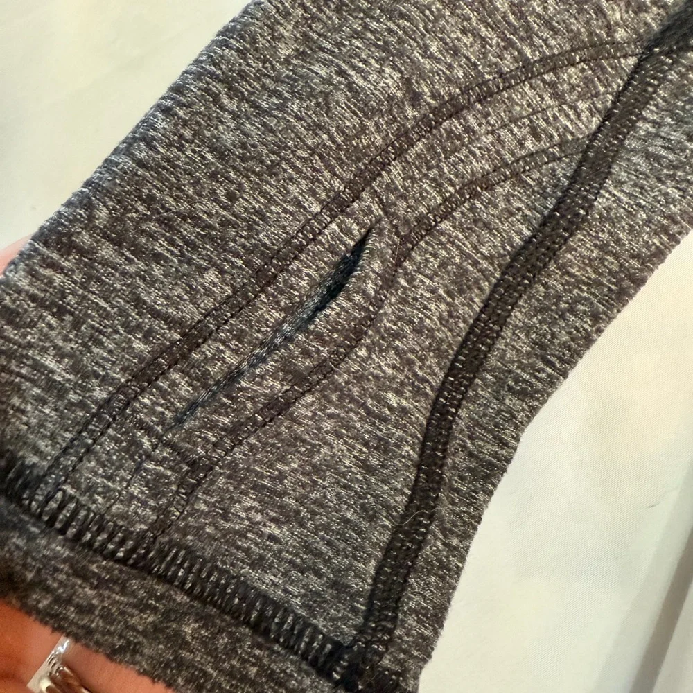 530 Lululemon Star Runner Rulu Long Sleeve Top Gray Black Size 4